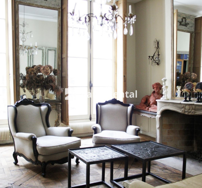 Living room - 
    3rd district
  Paris 75003
