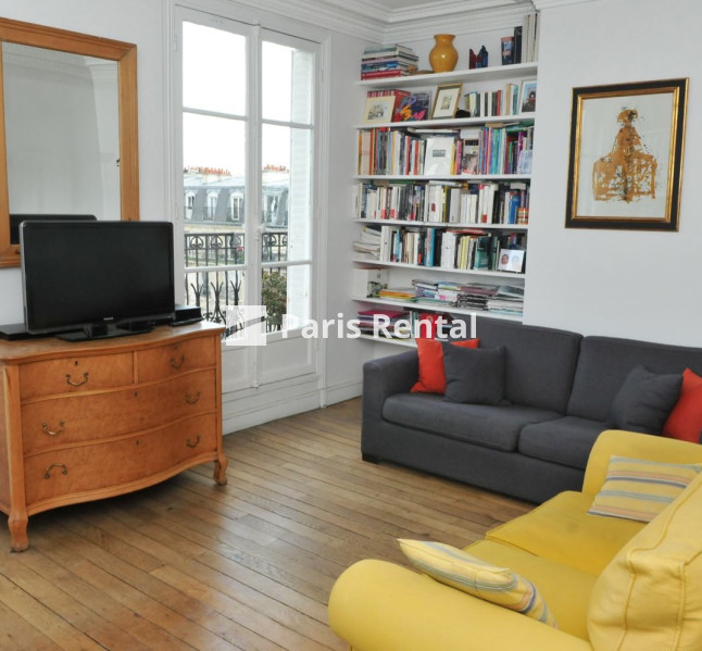 Living room - 
    17th district
  Epinettes, Paris 75017
