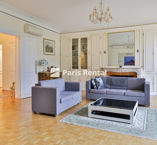 Living room - dining room - 
    8th district
  Monceau, Paris 75008
