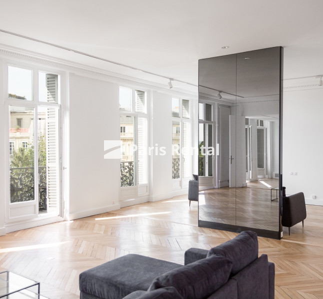 Living room - 
    16th district
  Etoile, Paris 75016
