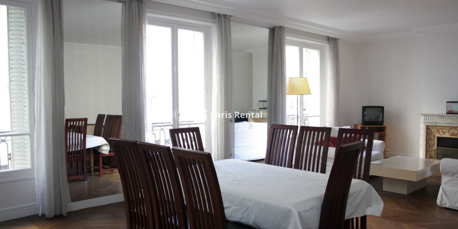 Dining room corner - 
    16th district
  Paris 75116
