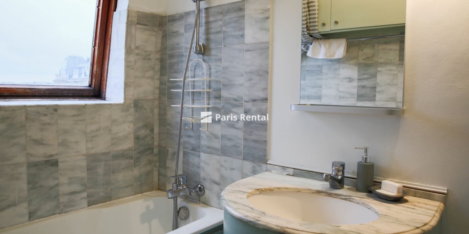 Bathroom - 
    15th district
  Paris 75015
