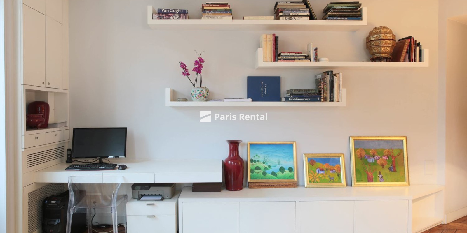 Desk corner - 
    1st district
  Paris 75001
