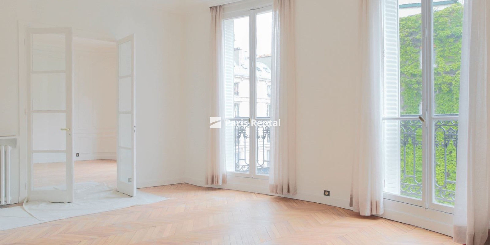 Living room - dining room - 
    16th district
  Passy - La Muette, Paris 75016
