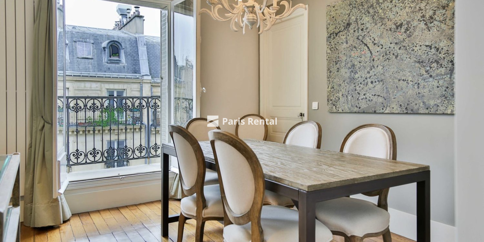 Living room - dining room - 
    16th district
  Porte Maillot, Paris 75016
