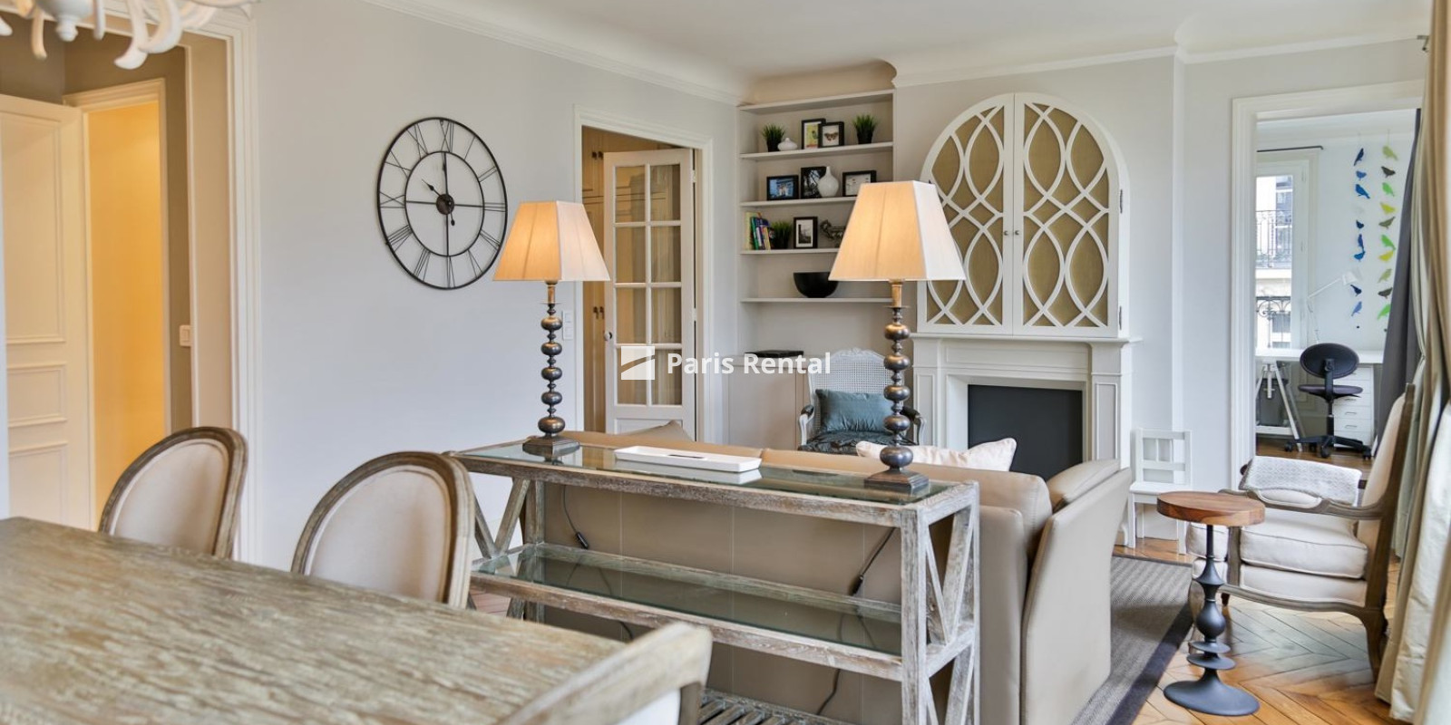 Living room - dining room - 
    16th district
  Porte Maillot, Paris 75016
