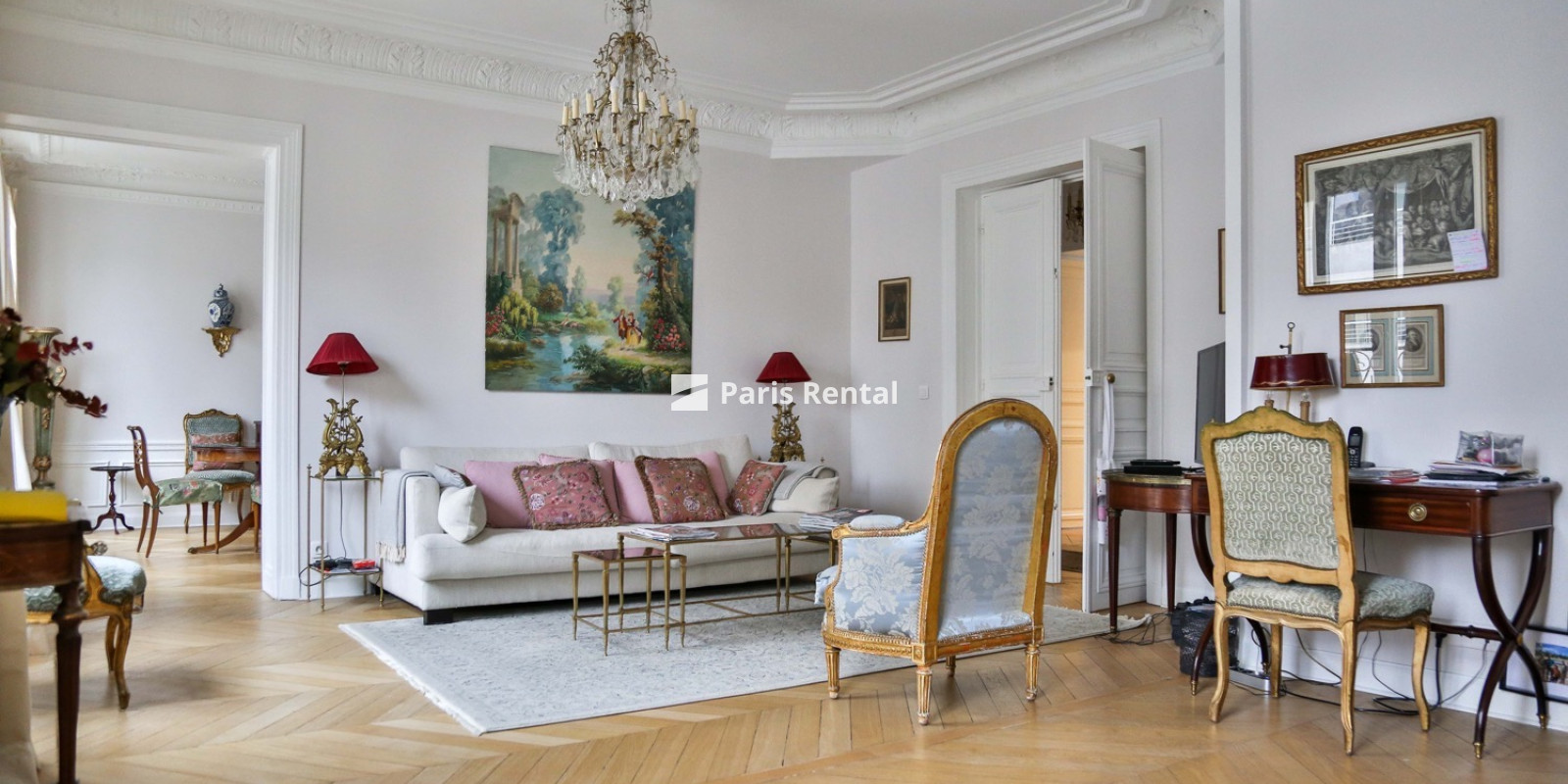 Living room - 
    16th district
  Victor Hugo, Paris 75016
