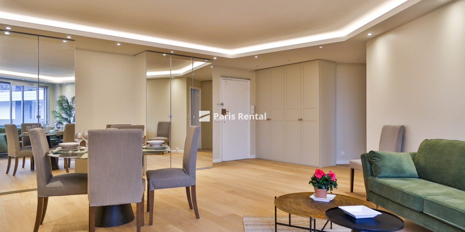 Living room - dining room - 
    16th district
  Trocadéro, Paris 75016
