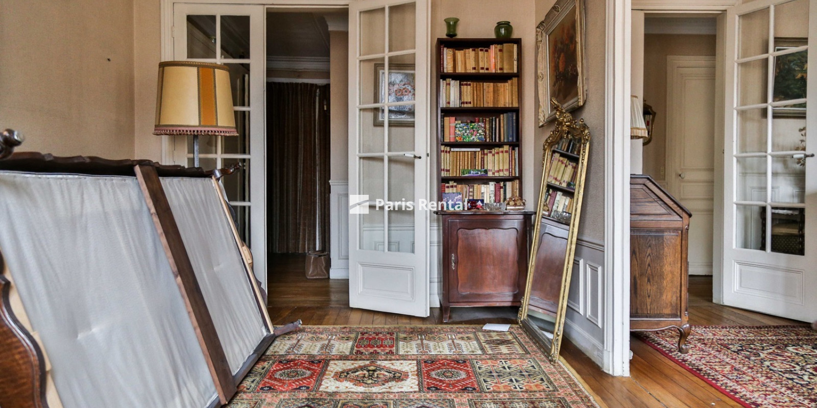 Dining room - 
    18th district
  Paris 75018
