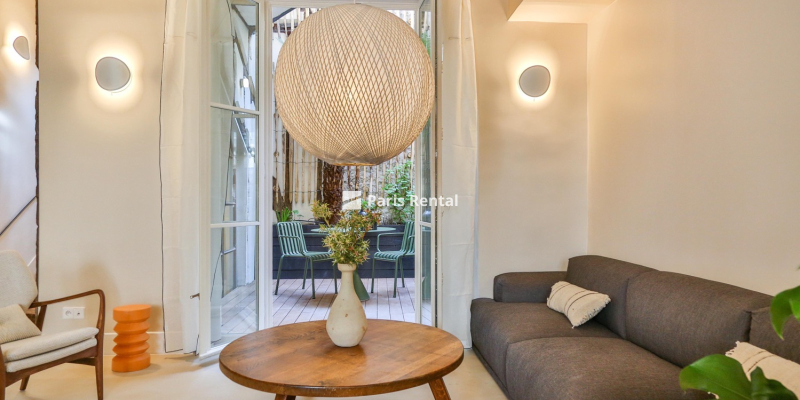 Living room - dining room - 
    6th district
  St.Germain des Prés, Paris 75006
