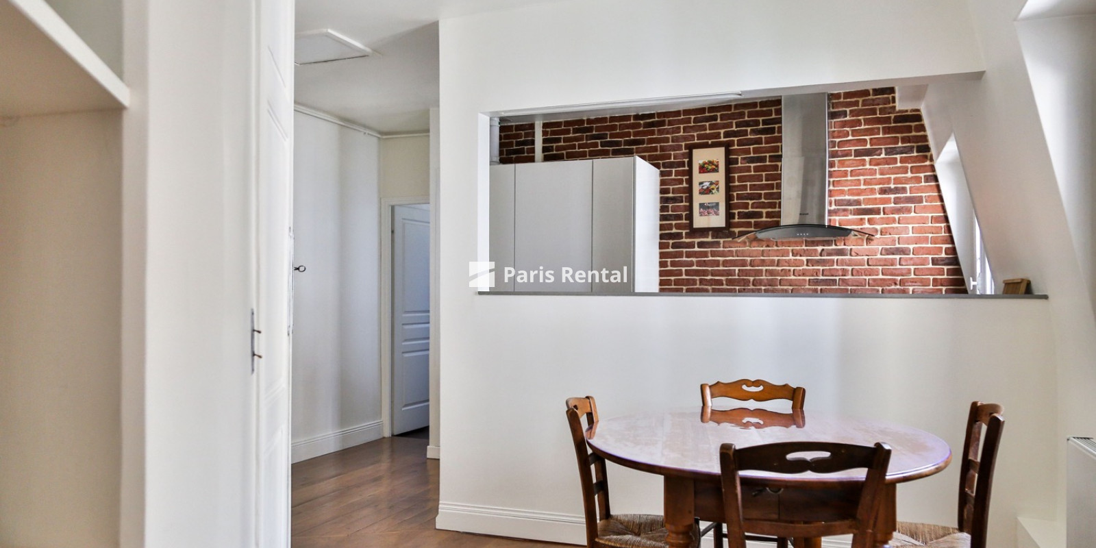 Dining room - 
    10th district
  Canal St.Martin, Paris 75010
