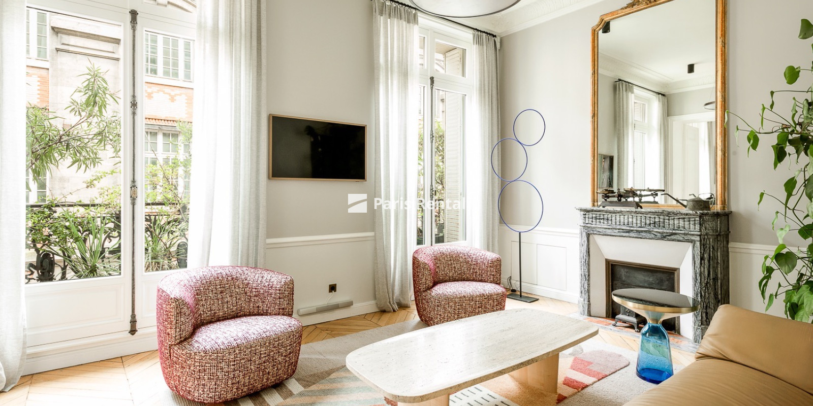  - 
    10th district
  Maubeuge - Trudaine, Paris 75010
