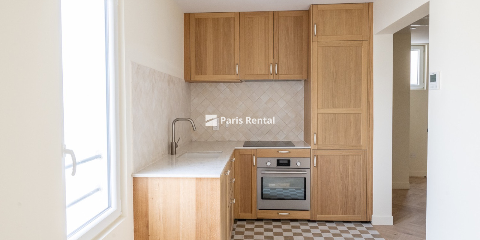  - 
    8th district
  Saint Lazare, Paris 75008
